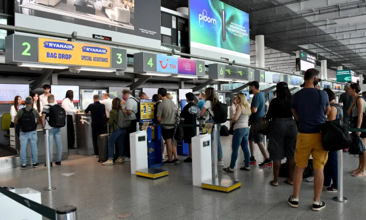 Etna, riapre l'aeroporto di Catania: ripristinate con effetto immediato tutte le attivit&agrave; di volo