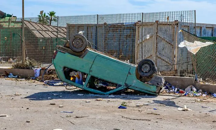 Devastazione da tornado tra Marsala e Petrosino: 11 famiglie sfollate, lezioni sospese e richiesta di stato di emergenza