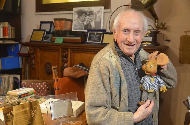 Addio a Peppino Mazzullo, la storica voce di Topo Gigio si &egrave; spenta a 100 anni | A Giugno aveva festeggiato i cent'anni