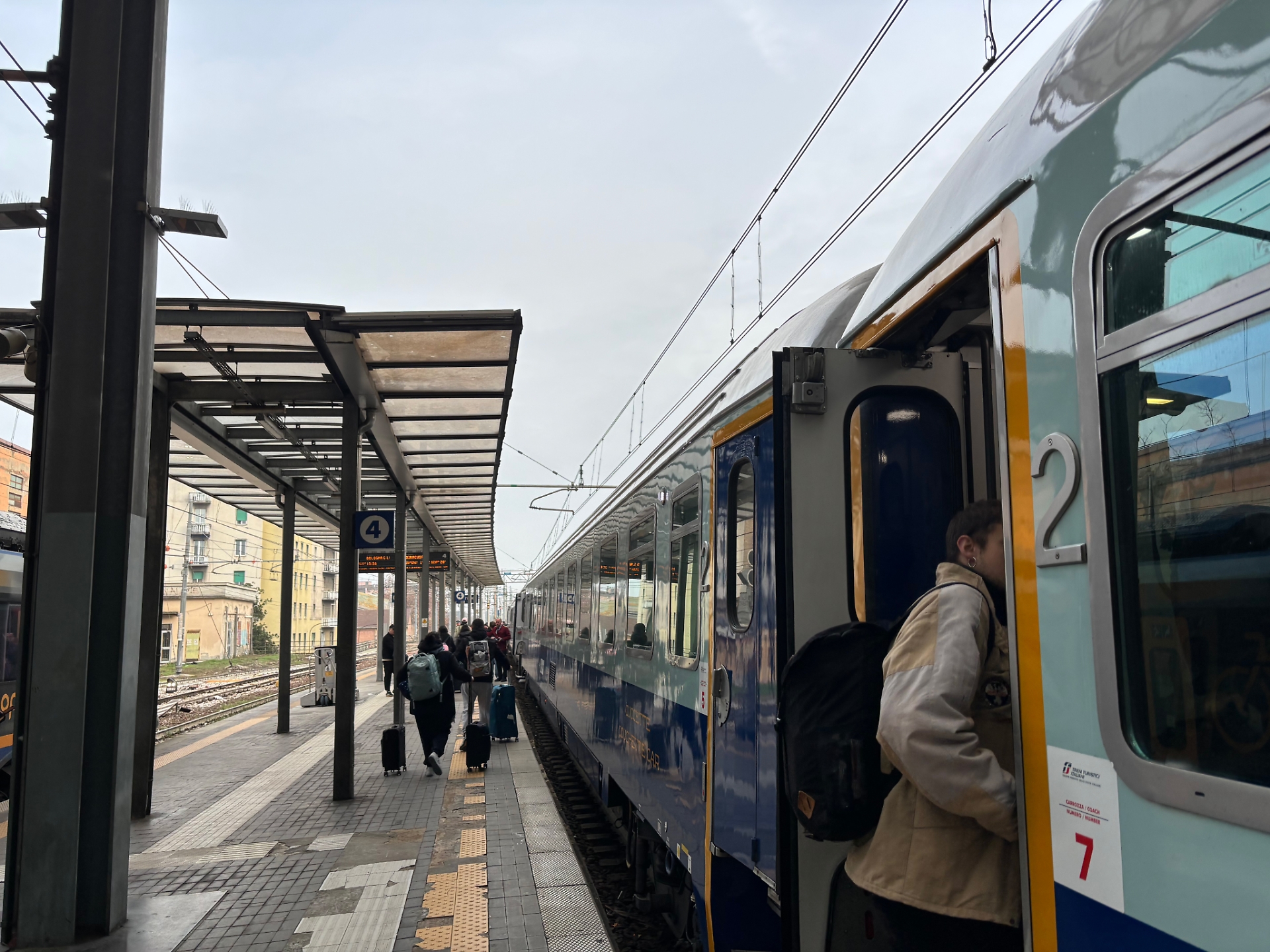 Qualche fuori-sede, oggi nel parmigiano, sale a bordo del Sicilia Express